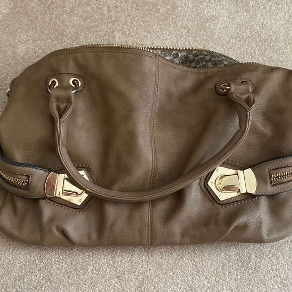 Beige purse. Rarely used. - Picture 1 of 3